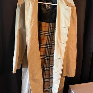 Burberry’s Trench Coat. Size 40 reg. Like New.